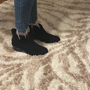 NIB Vionic Black suede booties